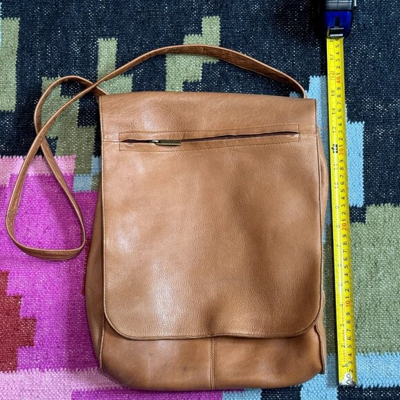Le Donne Leather Vertical Flap Over Backpack/Shoulder/Crossbody Bag, Tan - Picture 12 of 15
